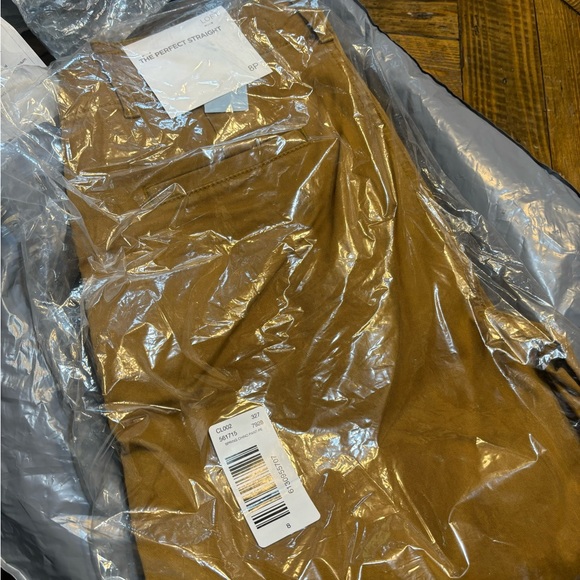 NWT : I carelessly ordered the wrong size and it’s a final sale. - Picture 2 of 2